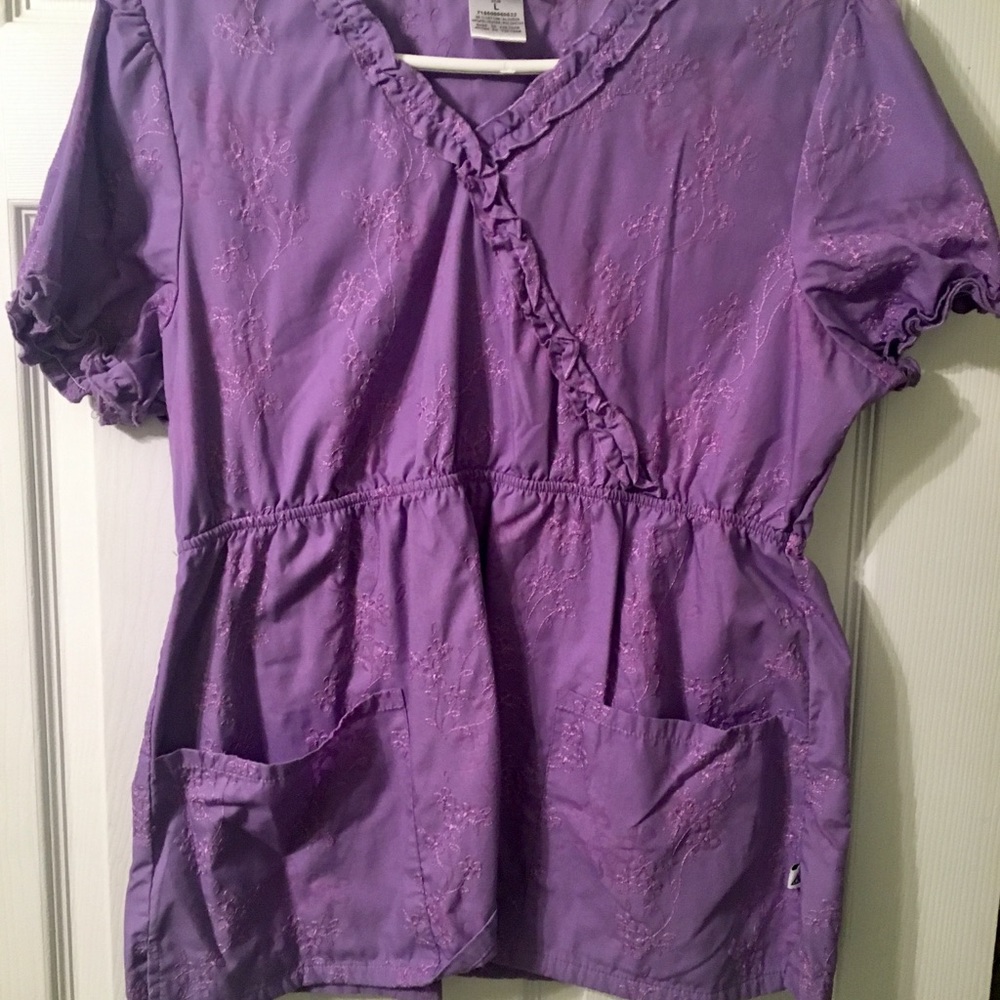 Wkend Sale B1G1 any item $10 ore less! Scrub Top
